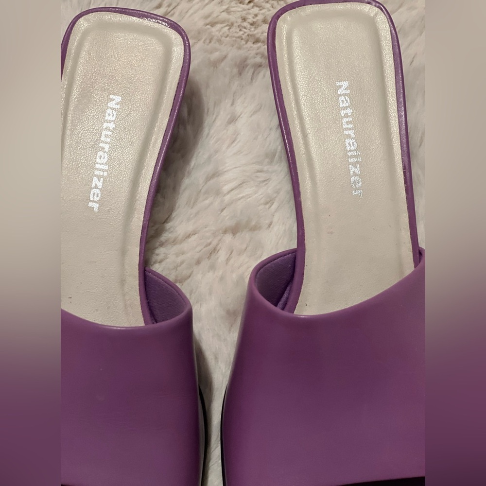 Naturalizer 90-Y2K sandal is a slip-on style with a square toe and kitten heel - Picture 4 of 7